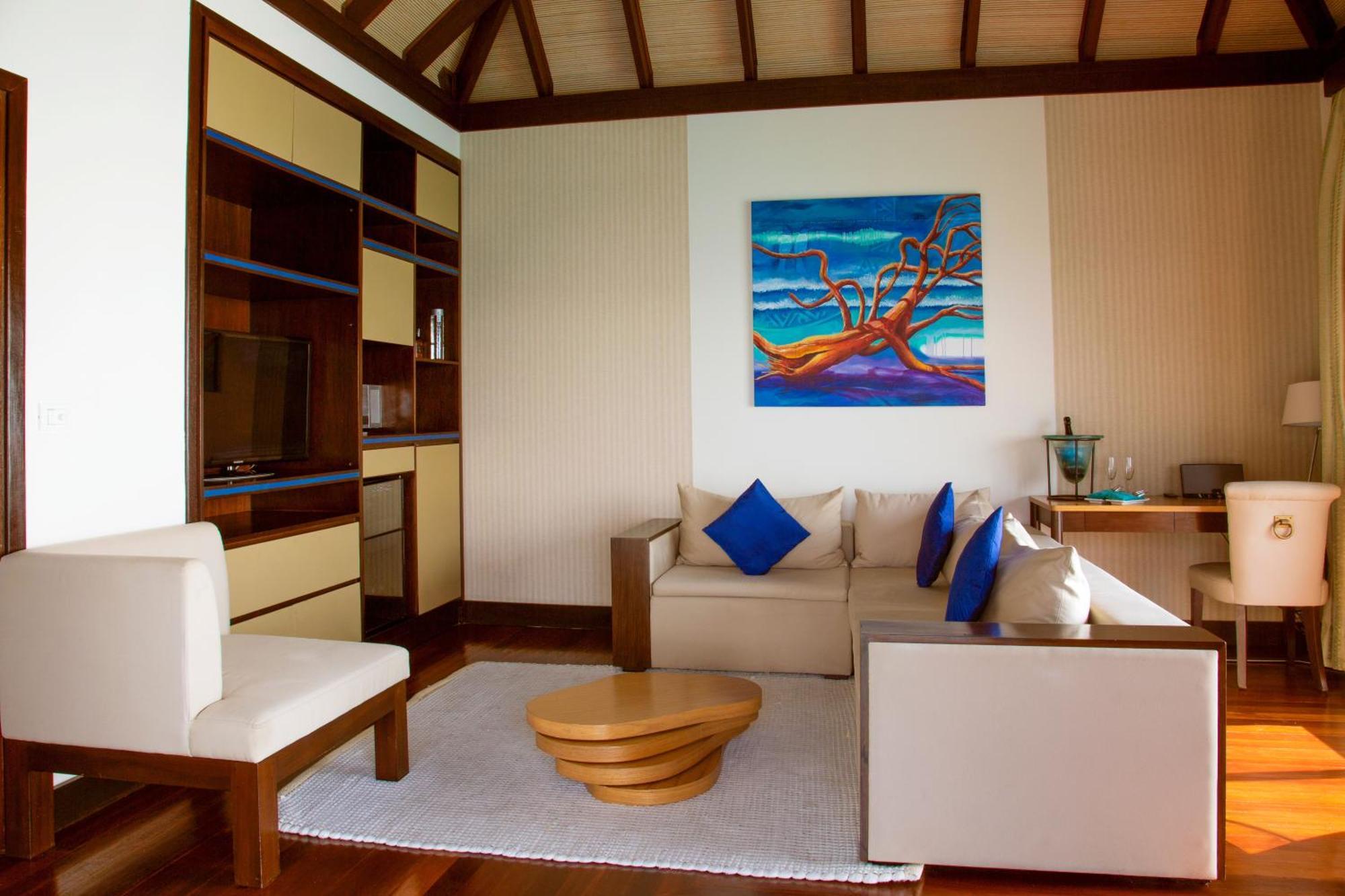 Coco Bodu Hithi - 50 Percent Off Shared Roundtrip Speedboat For Stays From 1 May To September 2025 Bagian luar foto Interior of a suite at the resort