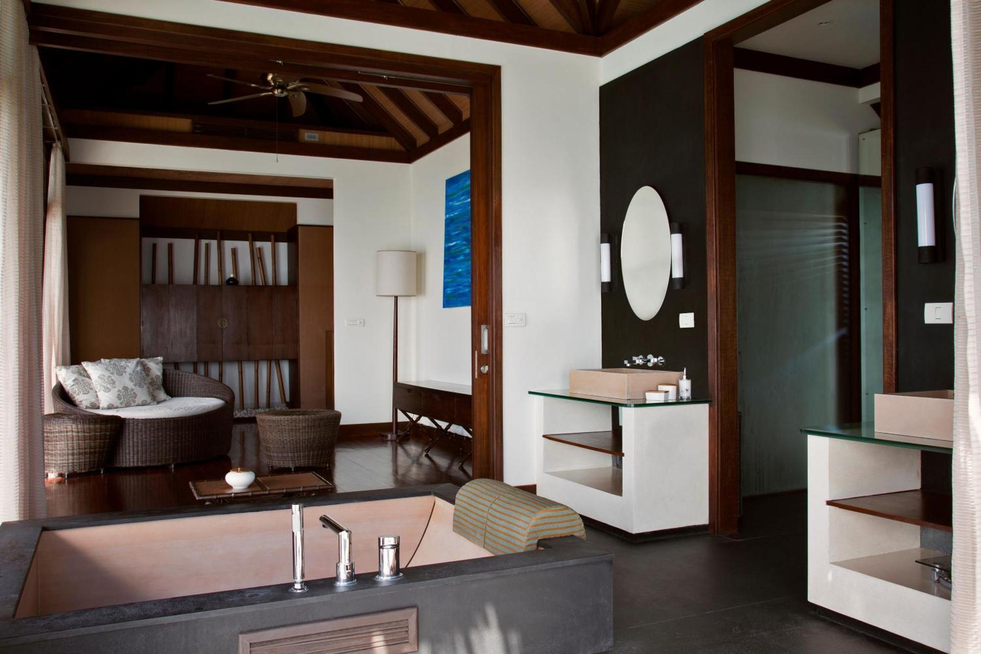 Coco Bodu Hithi - 50 Percent Off Shared Roundtrip Speedboat For Stays From 1 May To September 2025 Bagian luar foto Bathroom
