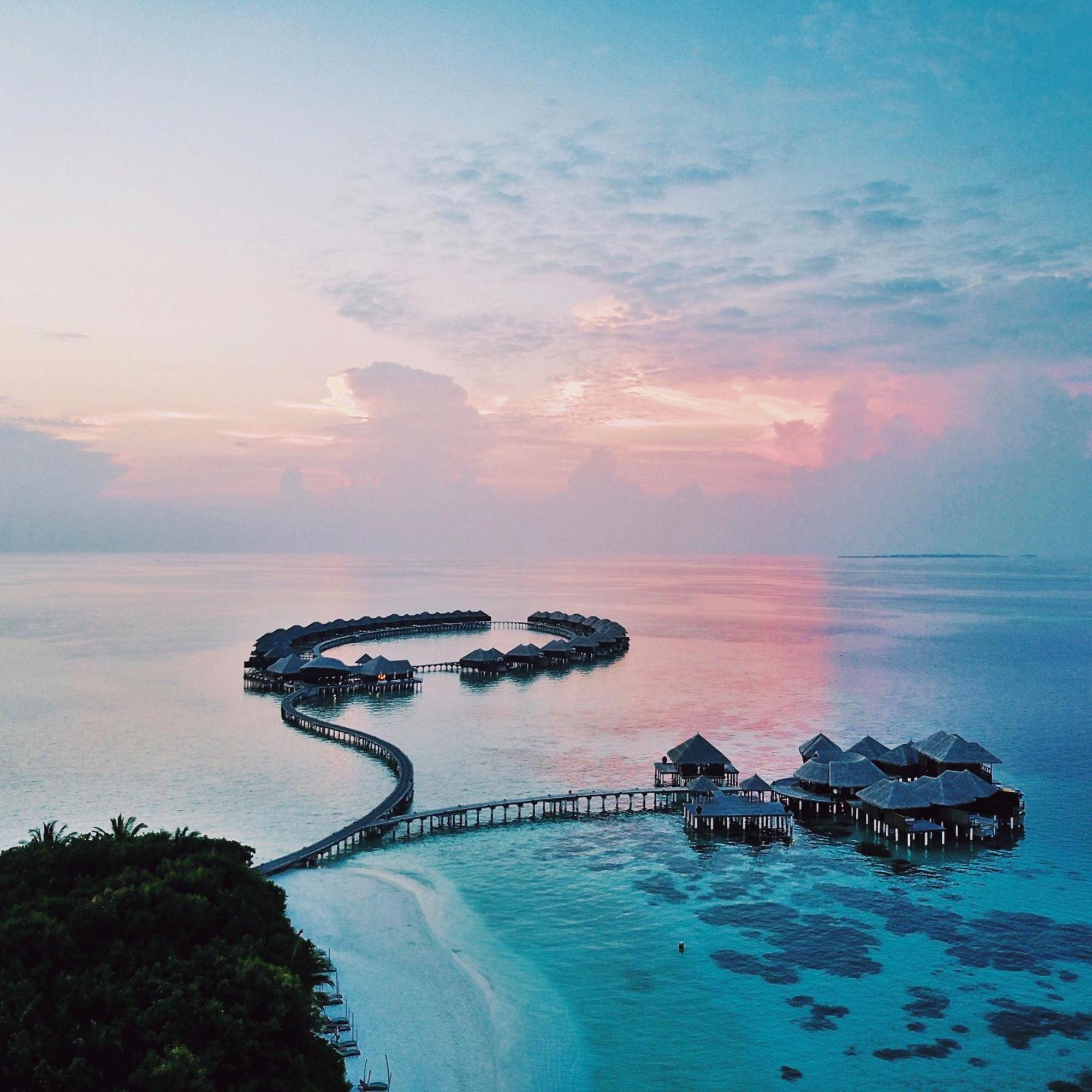 Coco Bodu Hithi - 50 Percent Off Shared Roundtrip Speedboat For Stays From 1 May To September 2025 Bagian luar foto Sunset at the resort