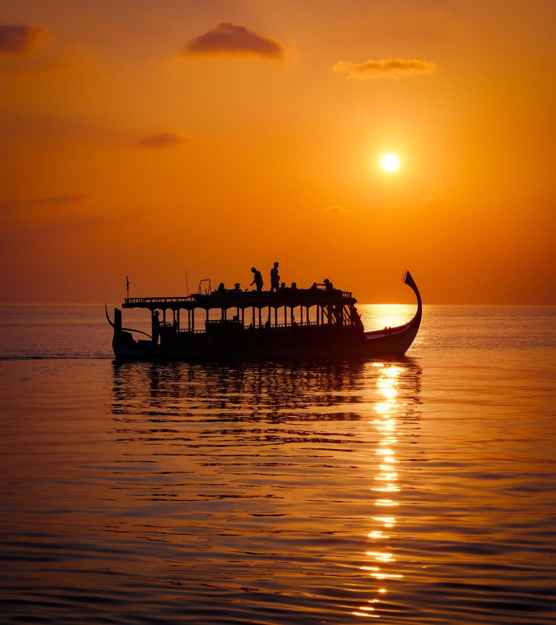 Coco Bodu Hithi - 50 Percent Off Shared Roundtrip Speedboat For Stays From 1 May To September 2025 Bagian luar foto Sunset at the backwaters of Kerala
