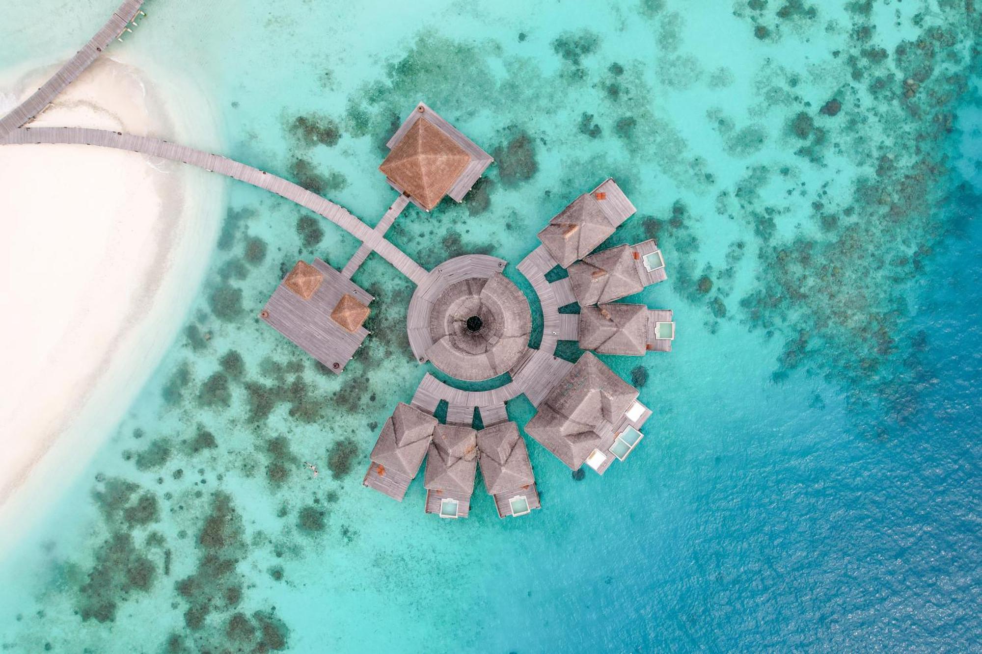 Coco Bodu Hithi - 50 Percent Off Shared Roundtrip Speedboat For Stays From 1 May To September 2025 Bagian luar foto Aerial view of the resort