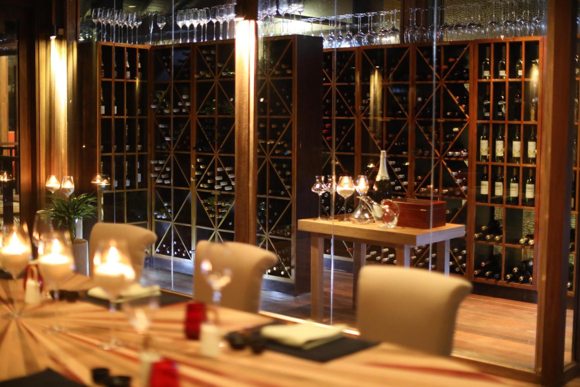 Coco Bodu Hithi - 50 Percent Off Shared Roundtrip Speedboat For Stays From 1 May To September 2025 Bagian luar foto Wine cellar at the restaurant