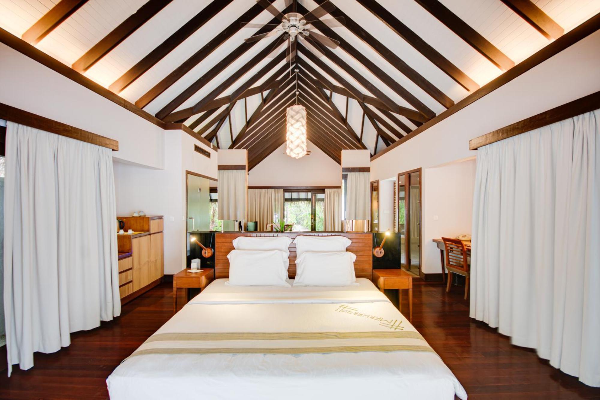 Coco Bodu Hithi - 50 Percent Off Shared Roundtrip Speedboat For Stays From 1 May To September 2025 Bagian luar foto A bedroom at the resort