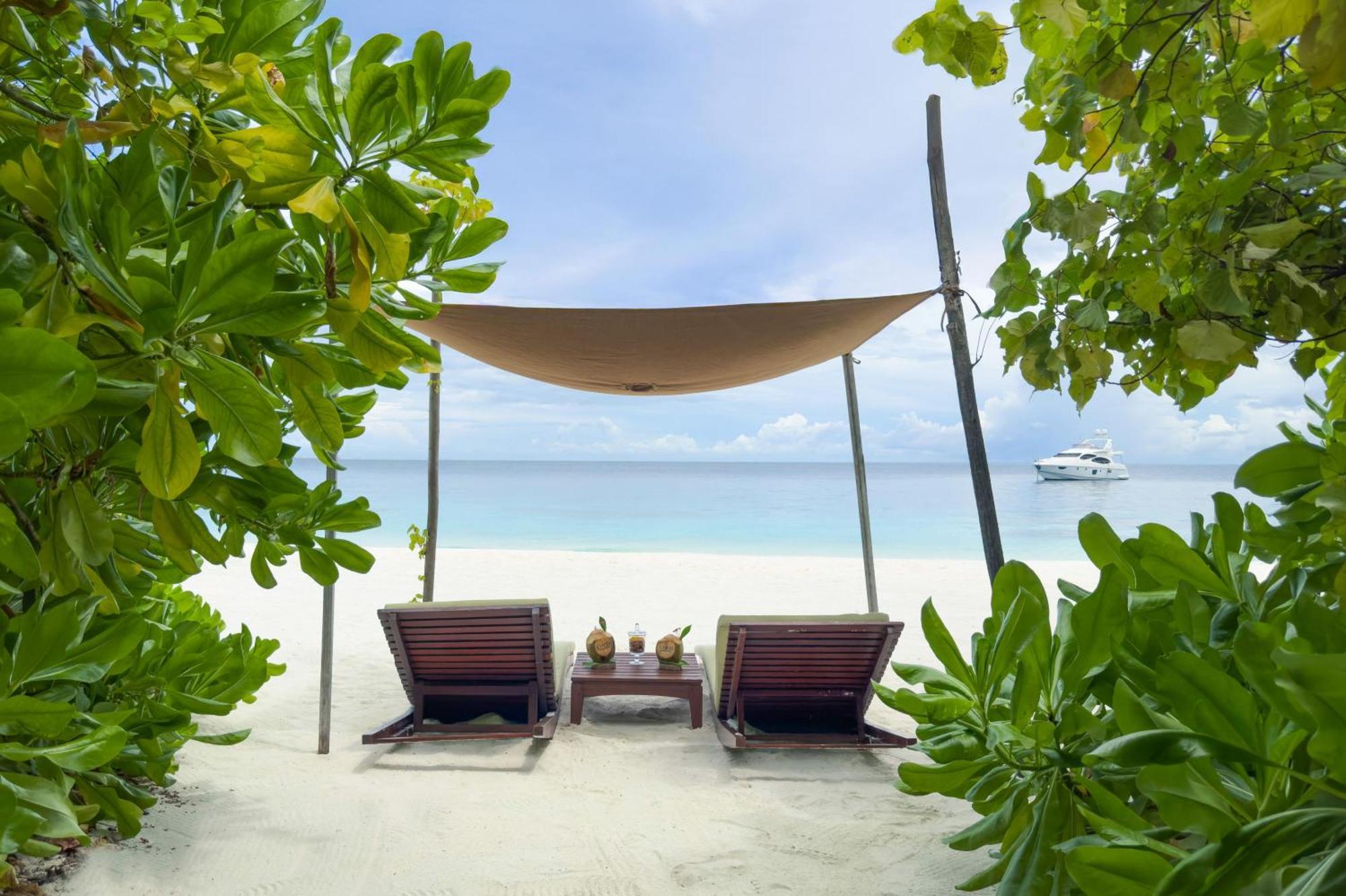 Coco Bodu Hithi - 50 Percent Off Shared Roundtrip Speedboat For Stays From 1 May To September 2025 Bagian luar foto Beach at the resort